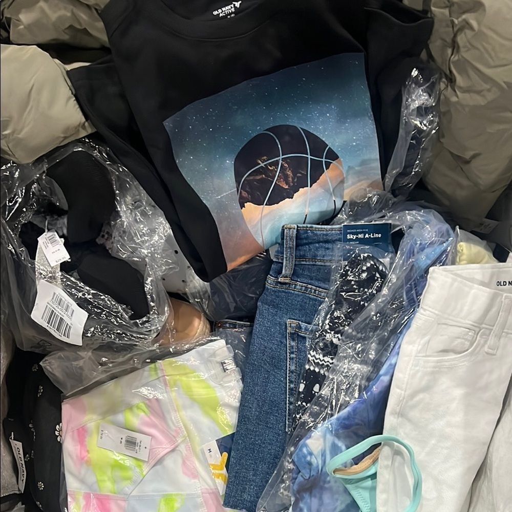 Old Navy 100 Piece Wholesale Lot NWT